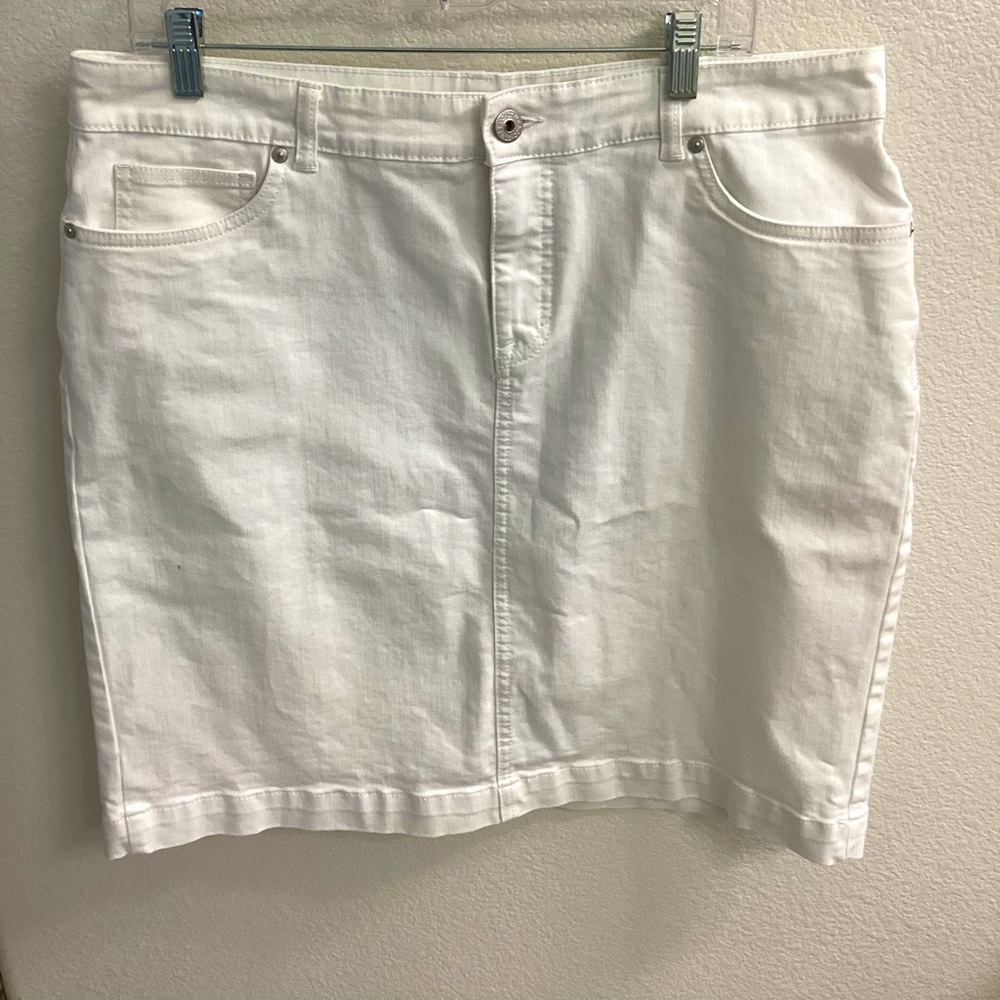 White demin skirt